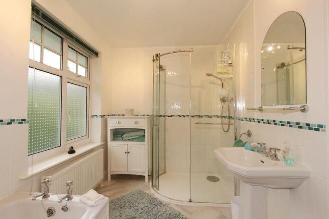 FAMILY BATHROOM
