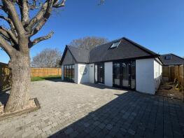 1, The Ridge, Fern Close, Eastbourne BN23 8FG