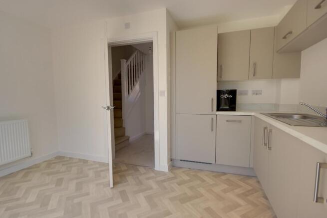 2 bed Semi-Detached to rent Image 6