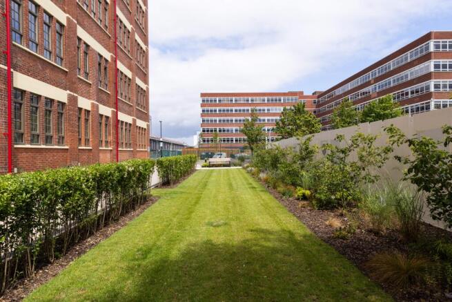2 bed Apartment for sale Image 12