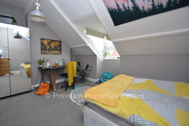 6 bed Terraced to rent Image 5