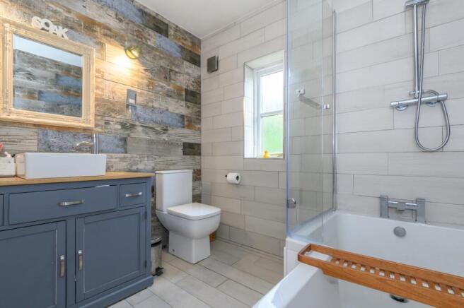 5 bed Detached for sale Image 11