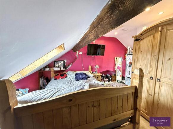3 bed Terraced for sale Image 9