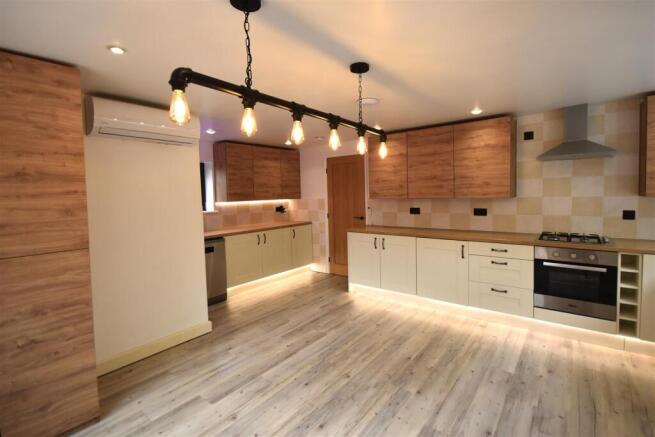 3 bed Detached for sale Image 10