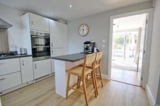 3 bed Semi-Detached for sale Image 6