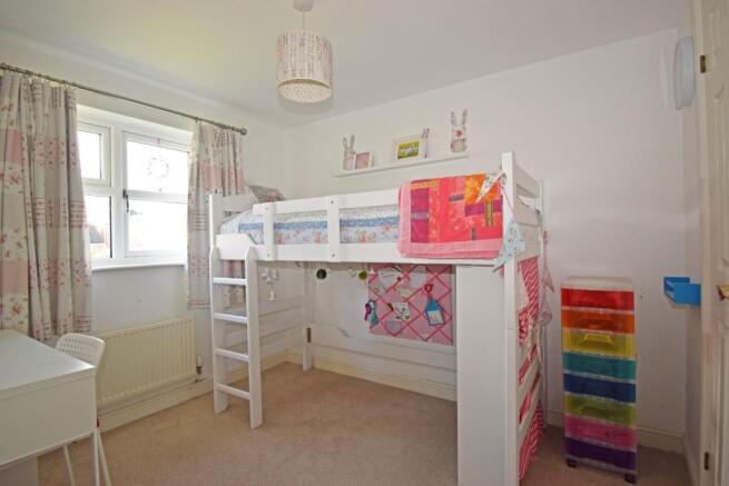 8 Dugard Way, bed 3.jpg