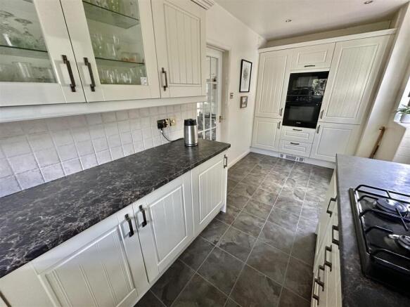 4 bed Detached for sale Image 6