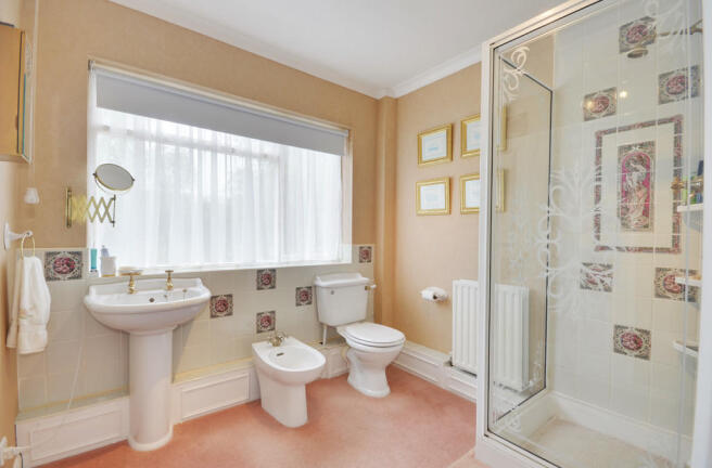 En suite Shower R...