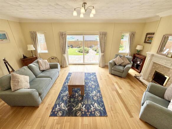5 bed Detached for sale Image 5