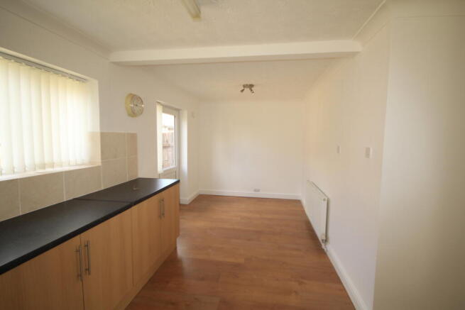 3 bed Terraced to rent Image 5