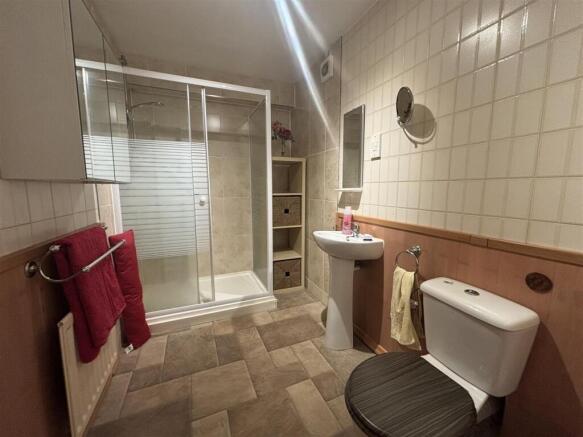 Bath/Shower Room