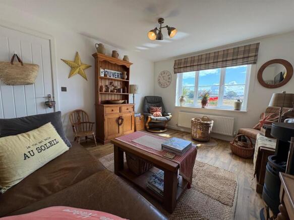 4 bed Detached for sale Image 5