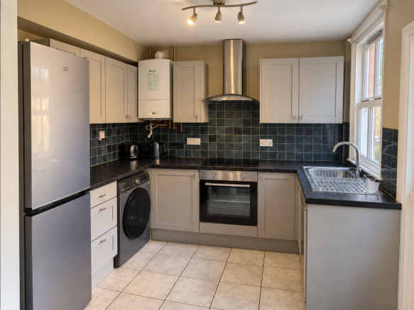 5 Bedroom semi-detached house - HMO