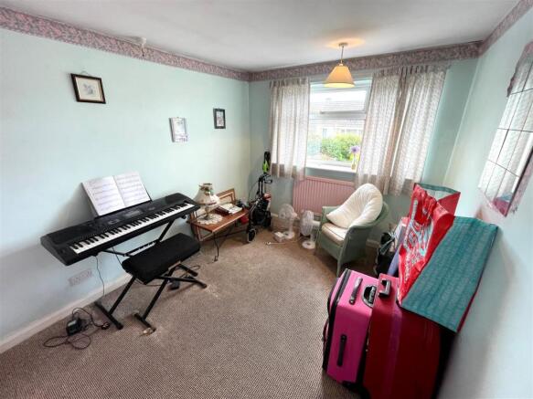 bedroom 4.jpg