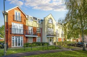 Flat 13, 76 Mayfair Court, Stonegrove, Edgware HA8 7UH