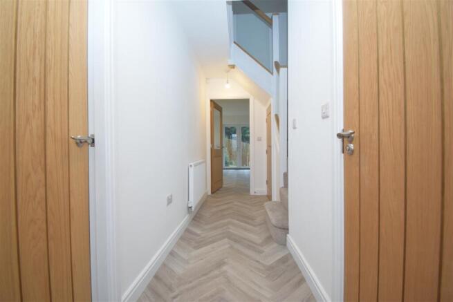 4 bed Detached to rent Image 9