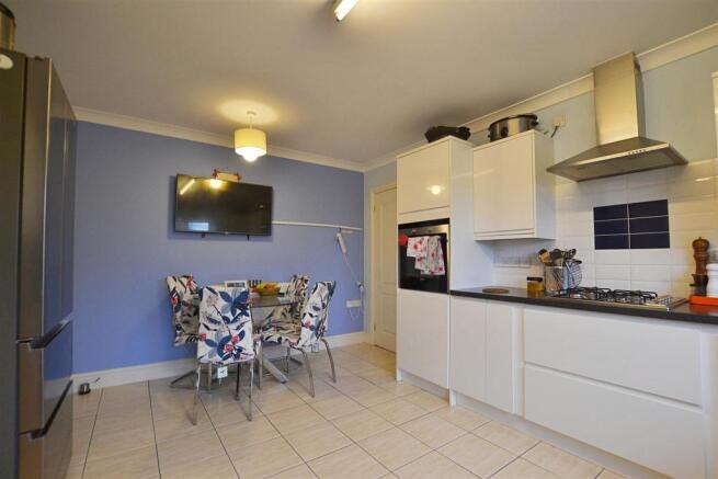 kitchen...JPG