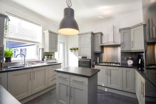 4 bed Semi-Detached for sale Image 7