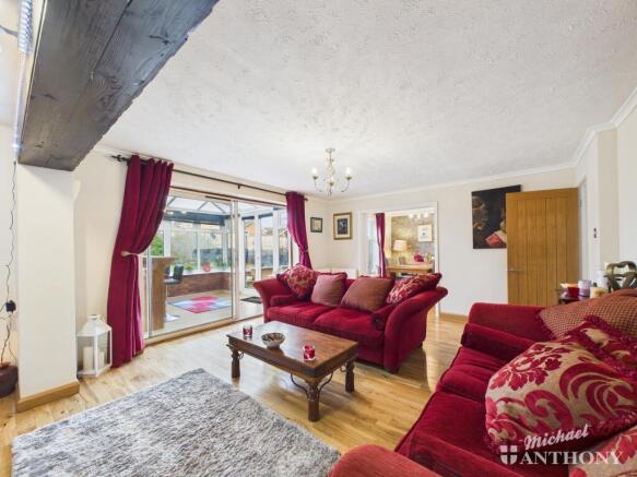 CAM02773G0-PR0387-STILL009