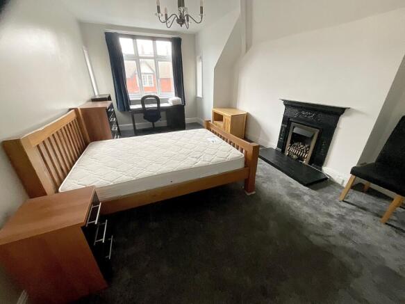 3 bed Flat to rent Image 4