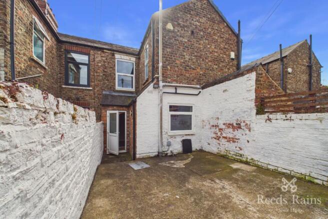 2 bed Terraced to rent Image 8