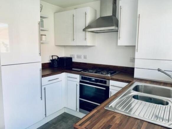2 bed Semi-Detached to rent Image 4
