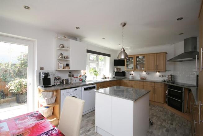 Kitchen Dining Room (2).JPG