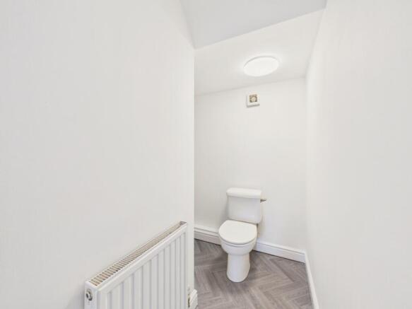 5 bed Detached for sale Image 6