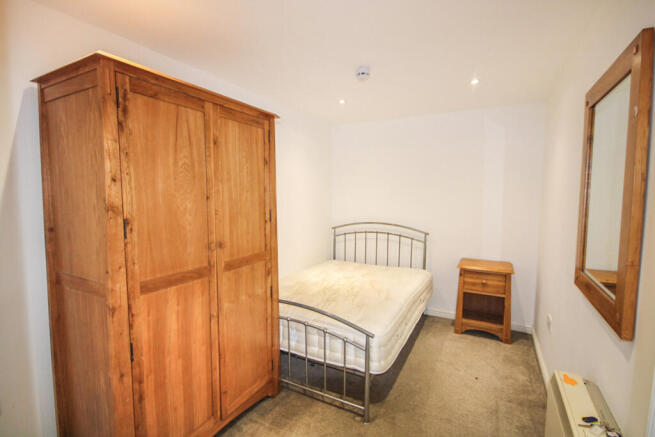 2 bed Terraced to rent Image 6