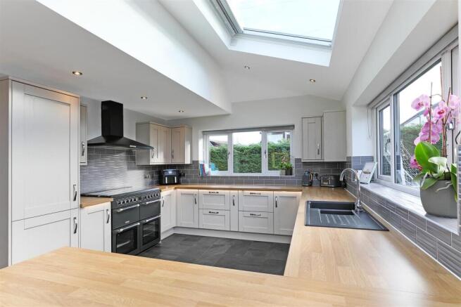 KITCHEN, DINING, LOUNGE SPACE