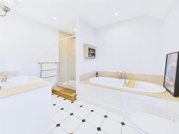 En-Suite Bathroom