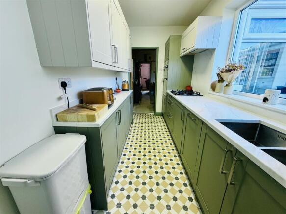 3 bed Terraced for sale Image 7