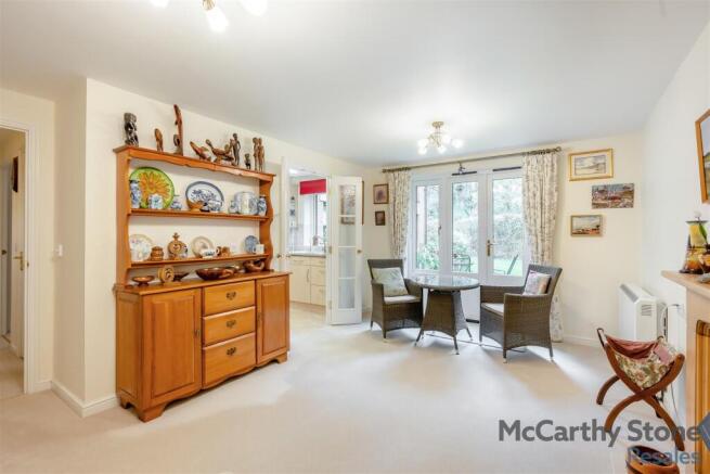 8684140-interior02.jpg