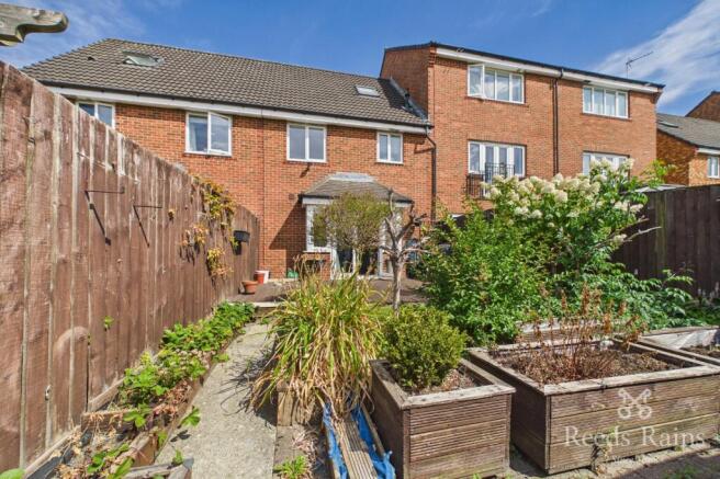 3 bed Terraced for sale Image 11