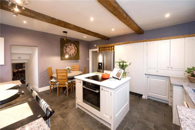 6 bed Detached for sale Image 5