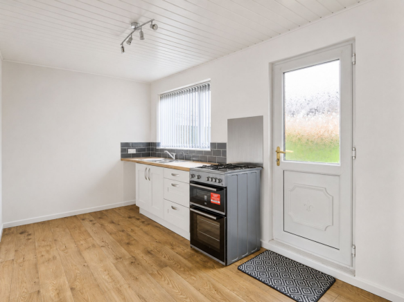 3 bed Terraced for sale Image 9