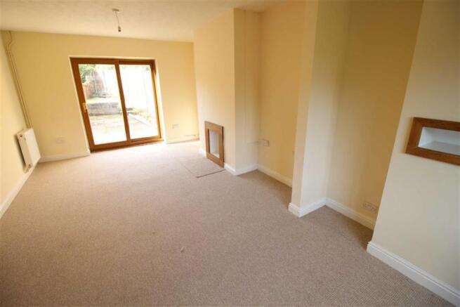 LOUNGE / DINING ROOM