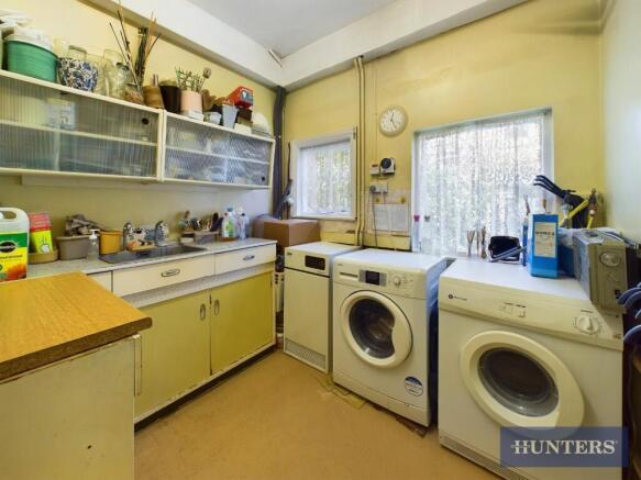 5 bed Detached for sale Image 8