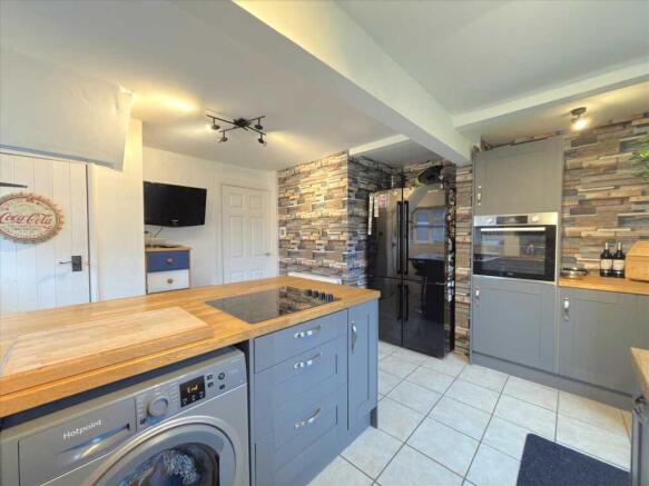 3 bed House for sale Image 7