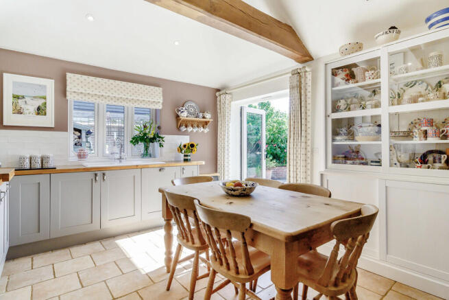 8512872-interior0...