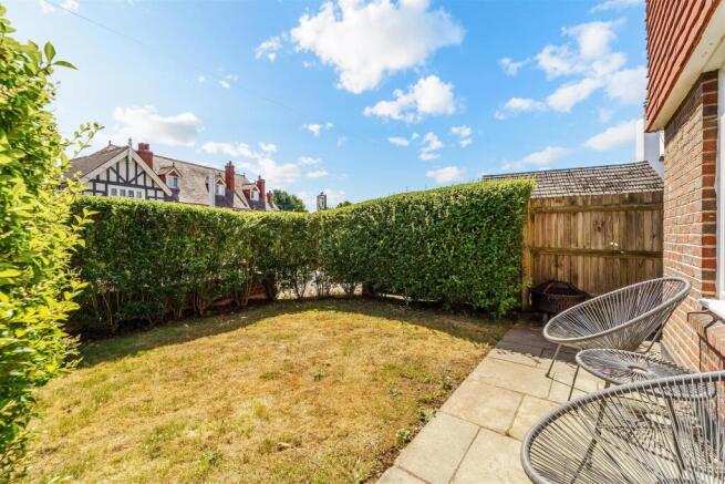 CHEQUERS LANE, CROWN HOUSE, FLAT 5 (12).jpg