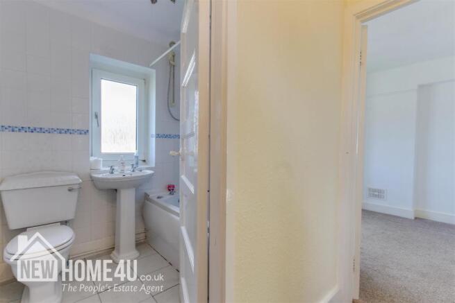 FAMILY BATHROOM: