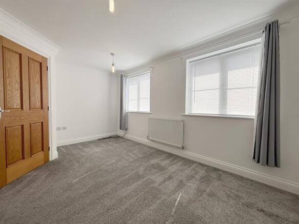 4 bed End of Terrace to rent Image 9