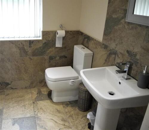 Bathroom 2.jpg