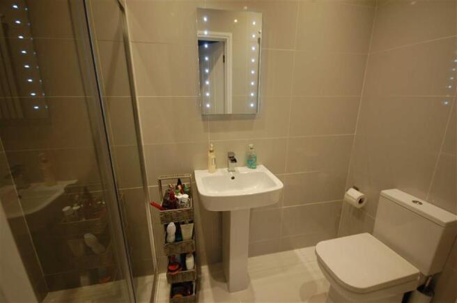EN SUITE SHOWER ROOM