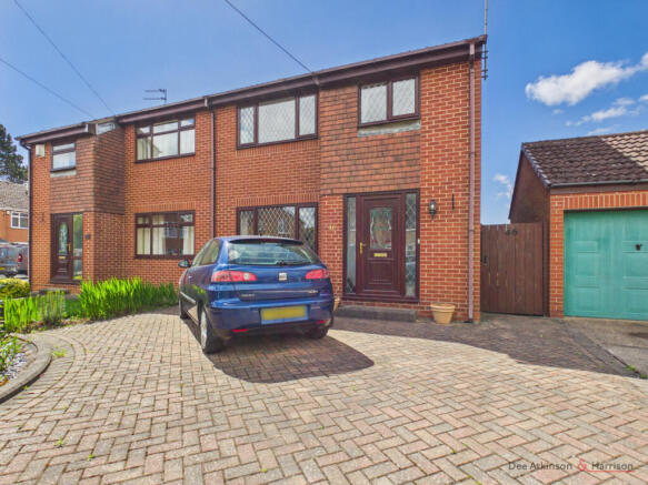 3 Bedroom House - semi-detached for Sale