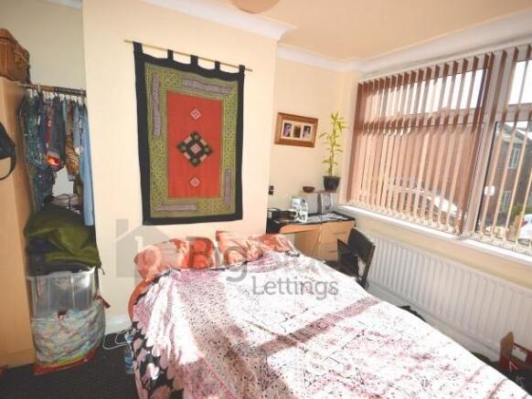 3 bed Terraced to rent Image 4