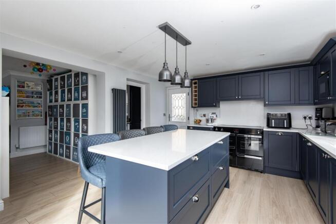 Kitchen (3).jpg