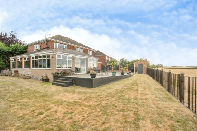 4 bed Detached for sale Image 4