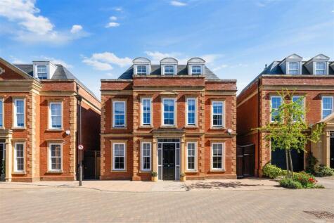 Pine Lodge Way, Epsom